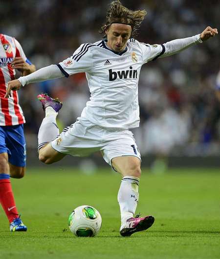 大谷翔平在 2024 年道奇队春训首秀中，单场贡献三安打展现火热状态