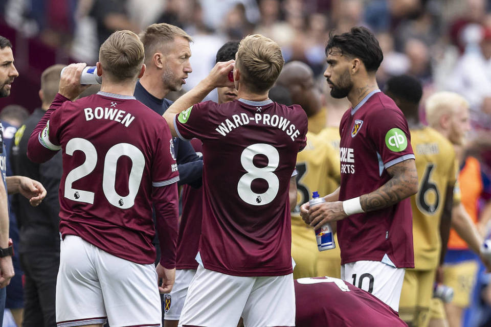 小花生退役后台痛哭！ruler赛后采访狂言：我们已经在选皮肤了