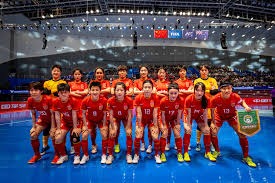 太狠了！罗林斯脸被威少打肿，少爷玩命防守，得分全队最高，险些导演大逆转